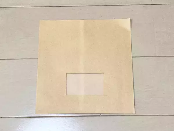 余った茶封筒を切ったら…　プレゼントが“カワイイ見える化”成功！