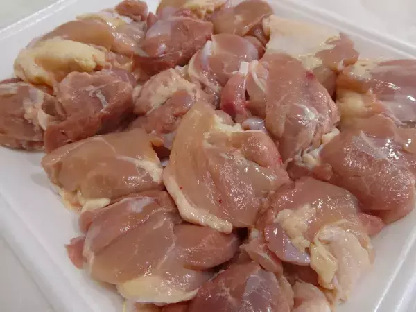 鶏肉とレンコンを和えると？　意外な味つけに「箸が止まらない」「リピートする」【鶏レシピ4選】