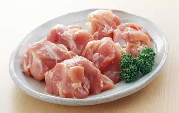 鶏肉とレンコンを和えると？　意外な味つけに「箸が止まらない」「リピートする」【鶏レシピ4選】