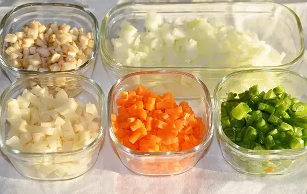 「みじん切りが面倒」なら試して！　切る前のひと手間に「目からウロコ」「天才か」【料理テク4選】