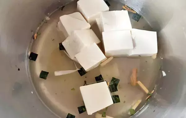 お吸い物の素はこう使う！　お湯を入れるだけじゃない食べ方に「これだけで味が決まる」