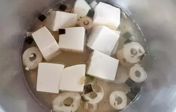 お吸い物の素はこう使う！　お湯を入れるだけじゃない食べ方に「これだけで味が決まる」