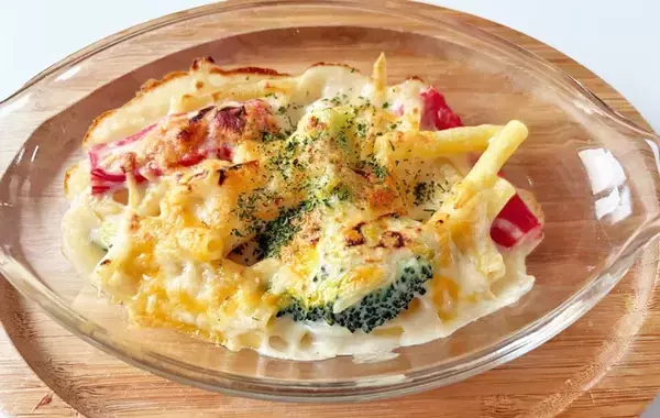 スーパーの安いカニカマが、贅沢な味に！？　タマネギに牛乳を入れて…