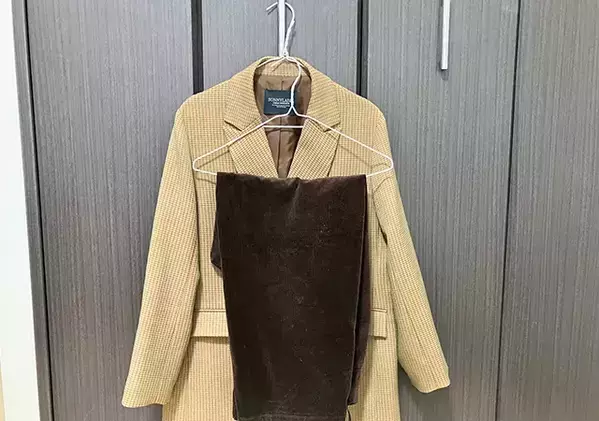 空き缶のプルタブ、捨てないで！　ハンガー2本と組み合わせると…【ライフハック】