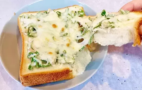 ツナマヨと混ぜたのは…　食パンの新たな食べ方に「驚くほど合う！」