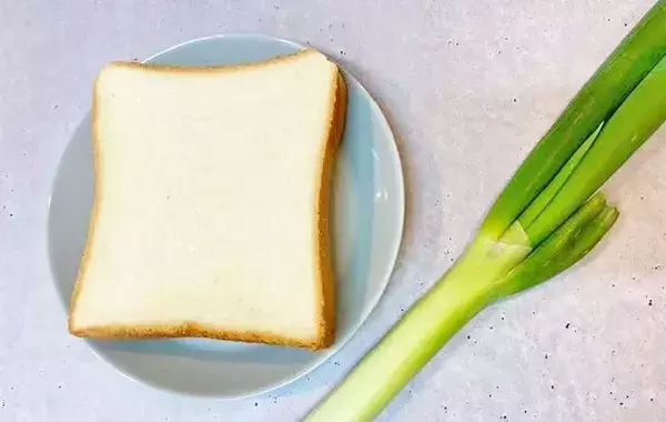 ツナマヨと混ぜたのは…　食パンの新たな食べ方に「驚くほど合う！」
