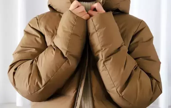 脱いだダウンが『3秒』で…　驚きの畳み方に「もっと早く知りたかった」「早速試す」【衣類の取り扱い方4選】