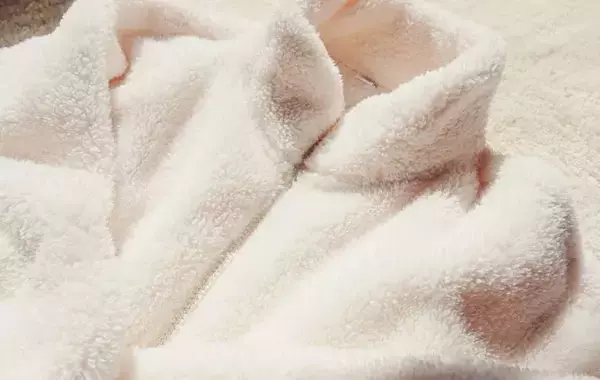 フリースをそのまま洗わないで！　ふわふわを保つ方法に「知らなかった」「寿命延びる」【衣類ケア4選】