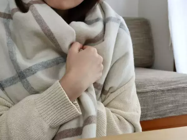「暖房をつけても寒い」　原因はまさかの設定？　現象に「盲点だった」「損してた」【防寒テク4選】