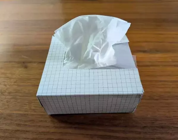 切り取り線を『真ん中』だけ残すと？　ティッシュ箱の裏技に「感動した」「すばらしい」
