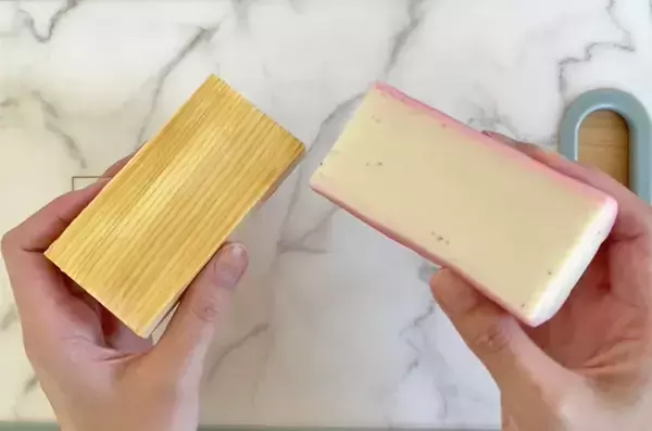 カマボコが『板』に残ってしまう人へ　紀文食品の“剥がし方”を試したら…思わず「えっ！」と声が出た