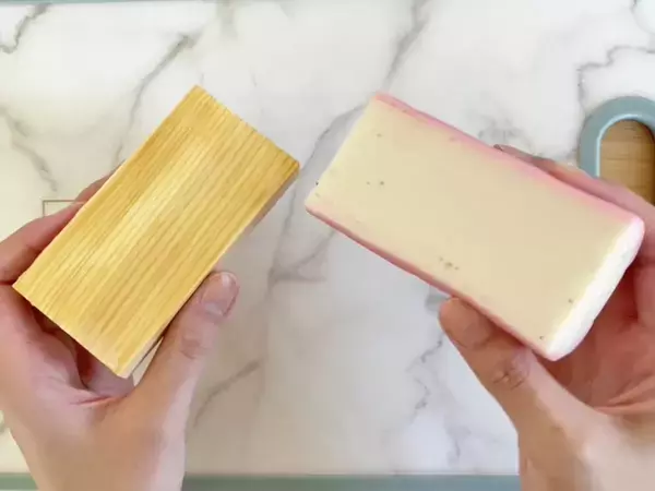 カマボコが『板』に残ってしまう人へ　紀文食品の“剥がし方”を試したら…思わず「えっ！」と声が出た