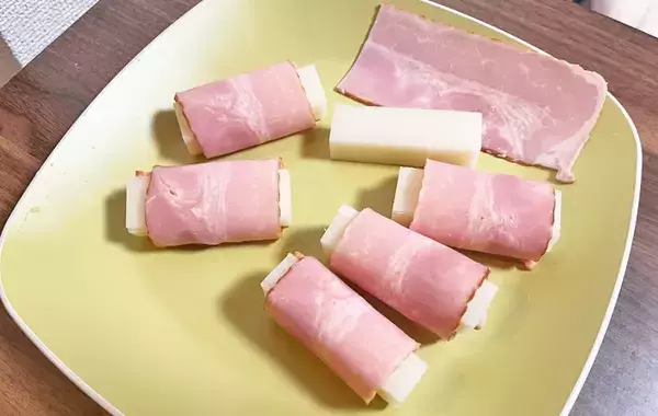 海苔ではなく…　代わりに餅を巻くと「夫の疲れが吹き飛んだ」「めちゃ合う」