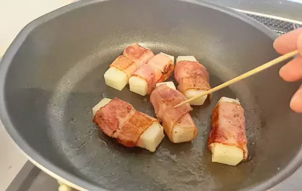 海苔ではなく…　代わりに餅を巻くと「夫の疲れが吹き飛んだ」「めちゃ合う」