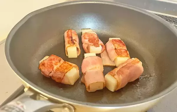 海苔ではなく…　代わりに餅を巻くと「夫の疲れが吹き飛んだ」「めちゃ合う」