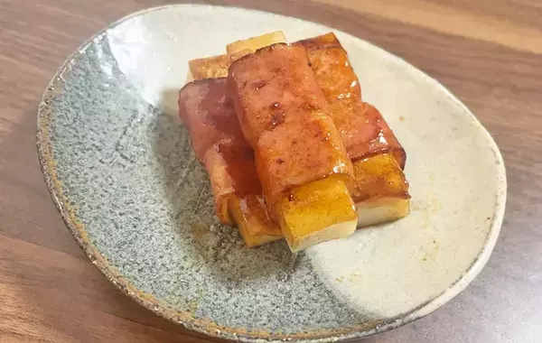 海苔ではなく…　代わりに餅を巻くと「夫の疲れが吹き飛んだ」「めちゃ合う」