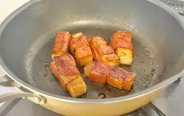 海苔ではなく…　代わりに餅を巻くと「夫の疲れが吹き飛んだ」「めちゃ合う」