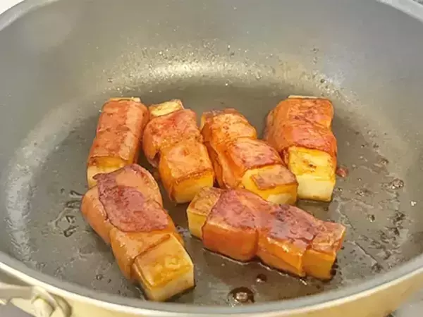 海苔ではなく…　代わりに餅を巻くと「夫の疲れが吹き飛んだ」「めちゃ合う」