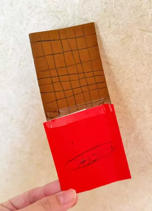 「この裏を見てみて！」　息子がくれた『板チョコ』の仕掛けに、母感心