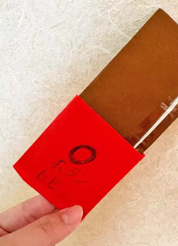 「この裏を見てみて！」　息子がくれた『板チョコ』の仕掛けに、母感心