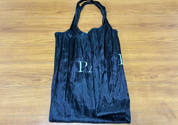 エコバッグを使ったらこうして！　スッキリ収納できる『畳み方』に「毎回やる！」「激変した」