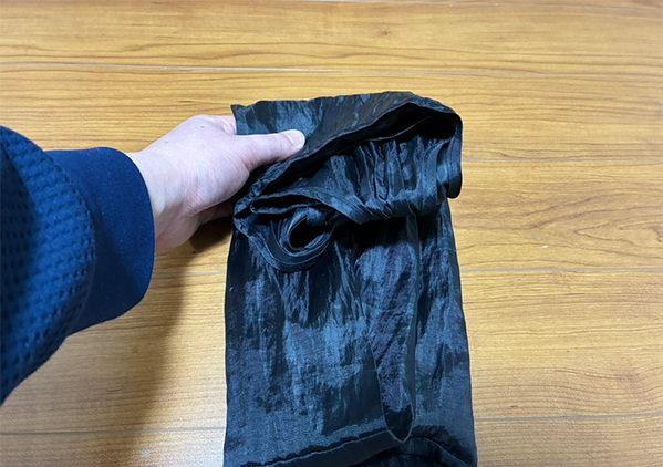 エコバッグを使ったらこうして！　スッキリ収納できる『畳み方』に「毎回やる！」「激変した」