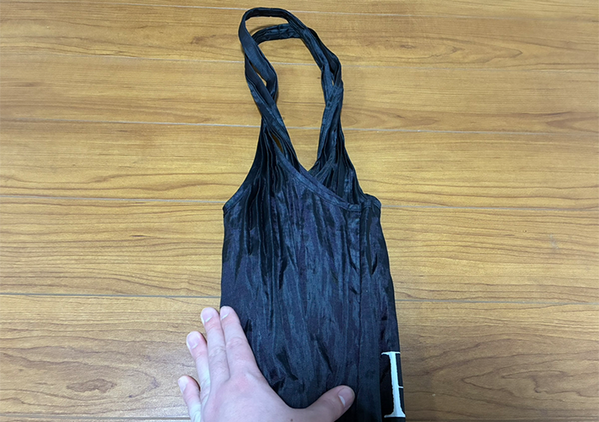 エコバッグを使ったらこうして！　スッキリ収納できる『畳み方』に「毎回やる！」「激変した」