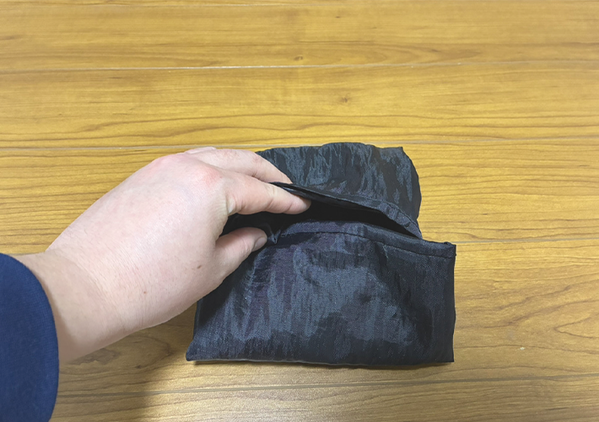エコバッグを使ったらこうして！　スッキリ収納できる『畳み方』に「毎回やる！」「激変した」