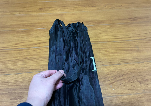 エコバッグを使ったらこうして！　スッキリ収納できる『畳み方』に「毎回やる！」「激変した」