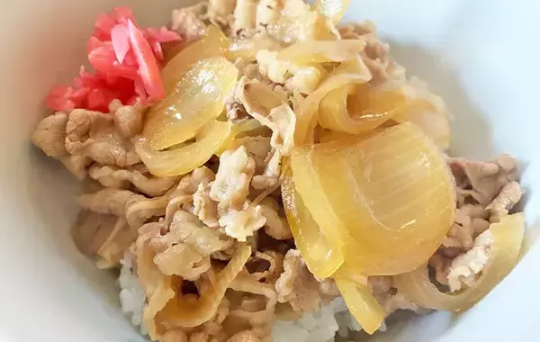 「これ、本当に家で作ったの？」　家族が疑った牛丼、隠し味に入れたのは…
