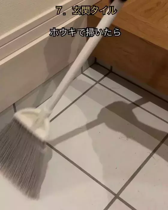 玄関や洗面所、同じ方法で掃除してない？　正しい使い分けに「知らなかった」「メモした」