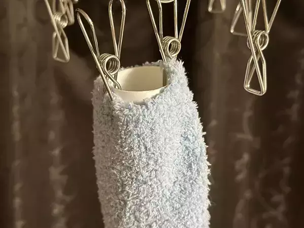 型崩れする洗濯物をトイレットペーパーの芯で解決！　意外な活用法に「驚いた」