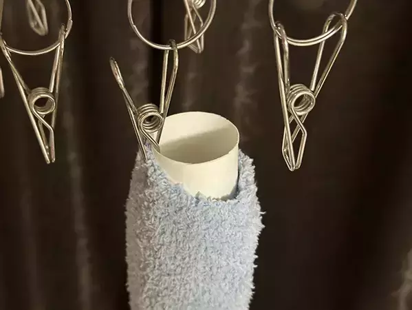 型崩れする洗濯物をトイレットペーパーの芯で解決！　意外な活用法に「驚いた」