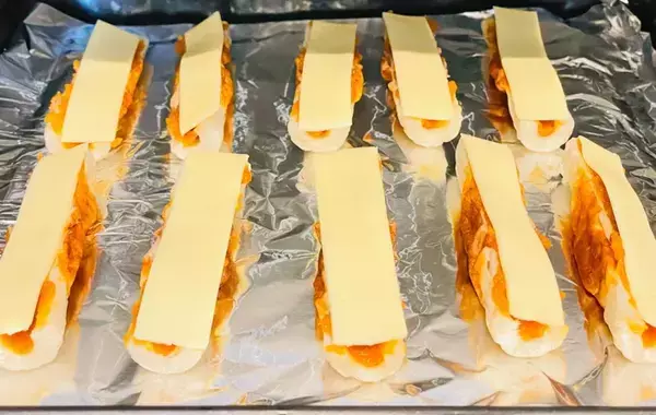 ちくわを縦に切って…？　中に詰めた意外な食材に家族が無言で完食！