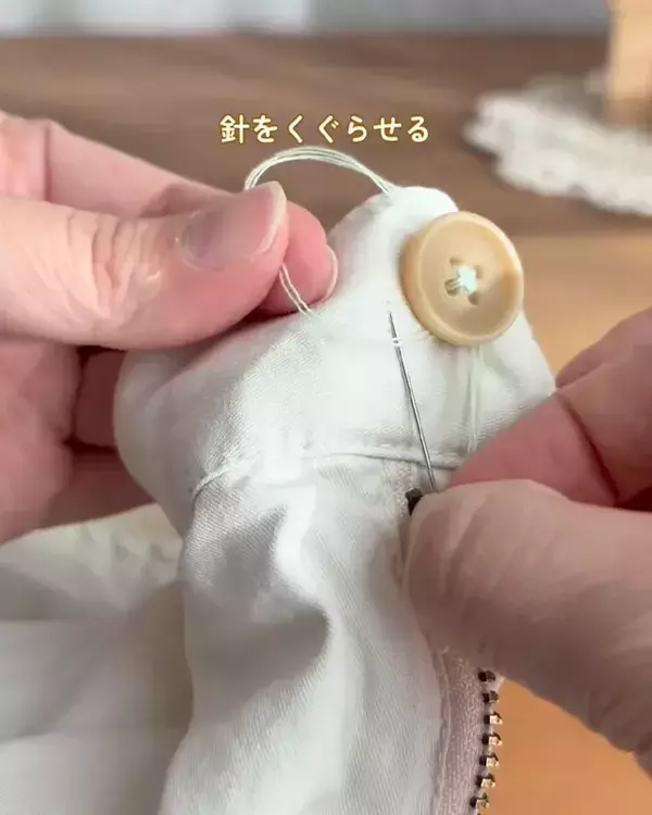 ボタンつけなのに、“玉結び”も“玉留め”もしない？　テクニックに「素晴らしい！」