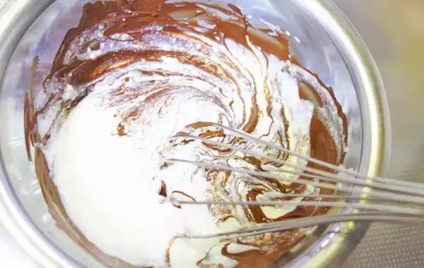 余りがちなヨーグルト　意外な活用法に「まるで高級チョコ」「家族もビックリ」