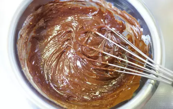 余りがちなヨーグルト　意外な活用法に「まるで高級チョコ」「家族もビックリ」