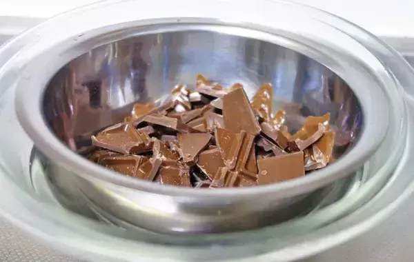 余りがちなヨーグルト　意外な活用法に「まるで高級チョコ」「家族もビックリ」