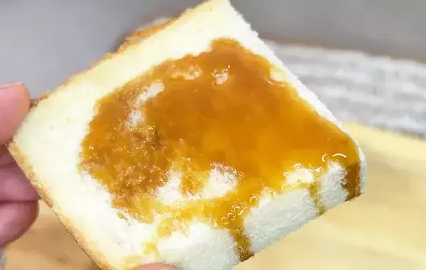 材料2つだけ！　簡単キャラメルソースに「食パンにかけたい」「濃厚」