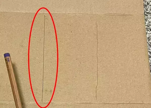 紙袋やダンボールのリサイズに便利　メジャーにダブルクリップを差し込むだけで…