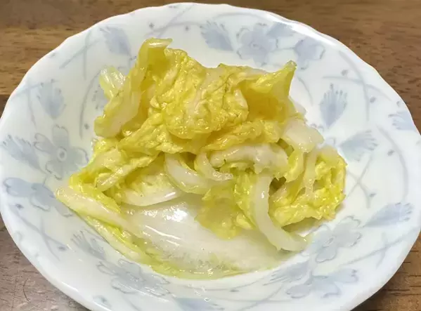 【沼、確定】しなびた白菜に『うどんスープ』を振りかけてみて！想像を超えるウマさが待ってた