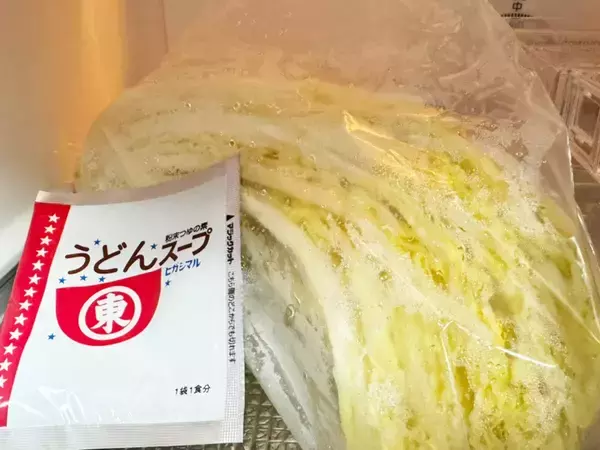 【沼、確定】しなびた白菜に『うどんスープ』を振りかけてみて！想像を超えるウマさが待ってた