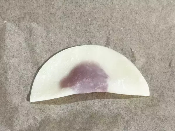 餃子の皮で包んで焼くだけ！　餃子の皮にジャムをのせてトースターで焼いてみると…？