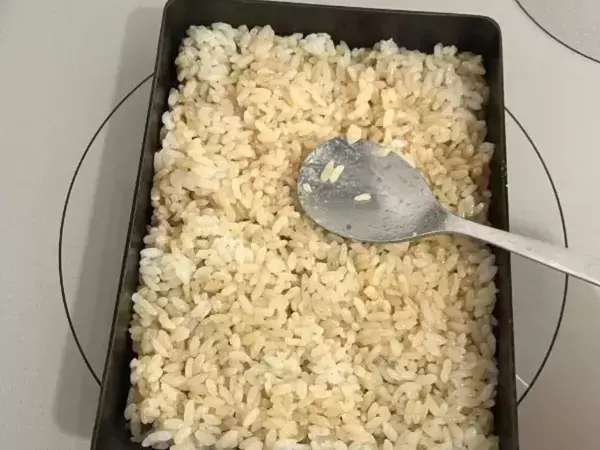 卵焼き器に『ごはん』を敷き詰めて？　完成したモノに「その手があったか」「ハマった」