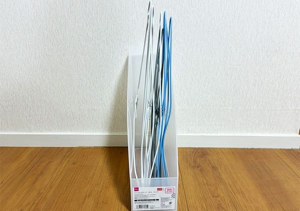 300円の『ファイルスタンド』　“書類整理に使わない”目からウロコな活用法に「万能すぎる！」