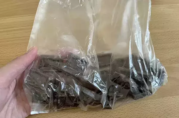 『板チョコ』をそのまま袋に入れたら…　バレンタインに試したい裏技に「これは嬉しい」