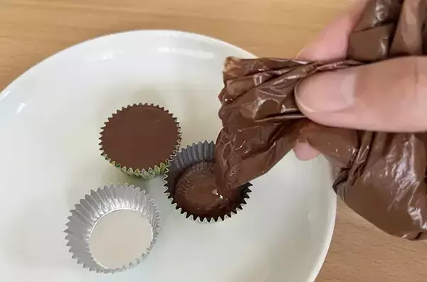 『板チョコ』をそのまま袋に入れたら…　バレンタインに試したい裏技に「これは嬉しい」