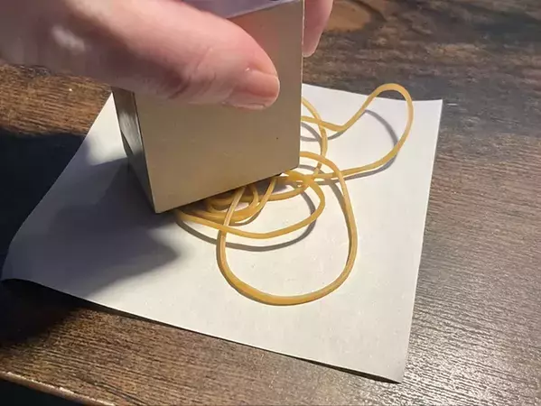 「印影がぼやける」と思ったら試してみて！　輪ゴムを使った意外な裏技