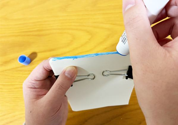 「もうメモ帳は買わない！」　不要な紙の『端』にのりを塗ると…完成したものに「想像以上に便利！」