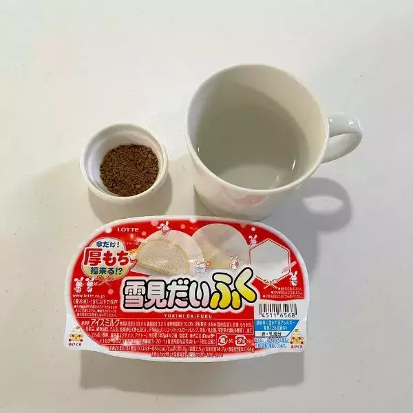 雪見だいふくを『熱いコーヒー』に落とすと…？　3分後の姿に声が出た！